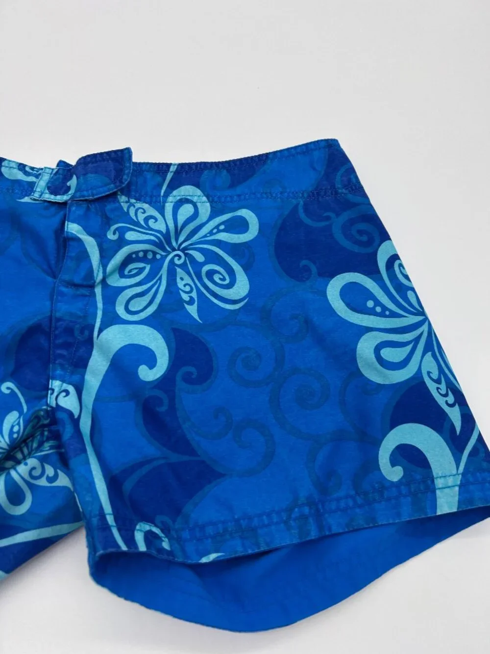 Crazy Shirts Hawaii Womens Size 11 Blue Reversible Board Short